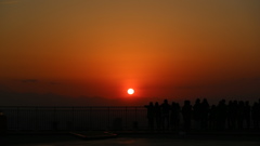 スカイデッキから見た　まん丸な夕日