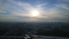 夕陽に照らされた　東京の街並み。