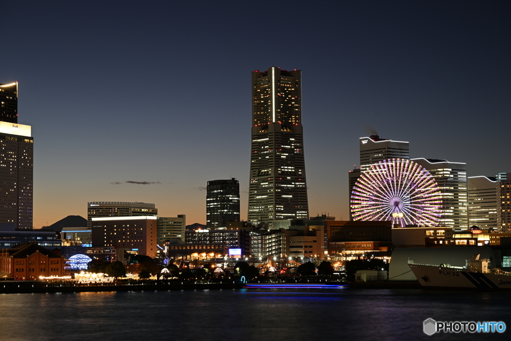 横浜港の夕景