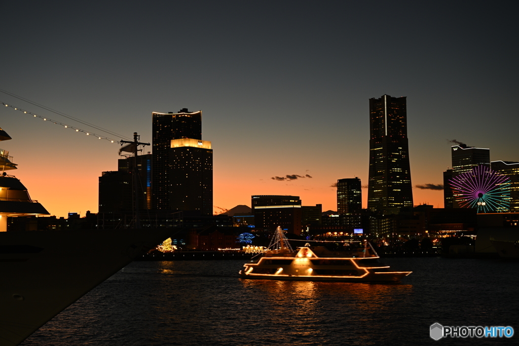 横浜港の夕景