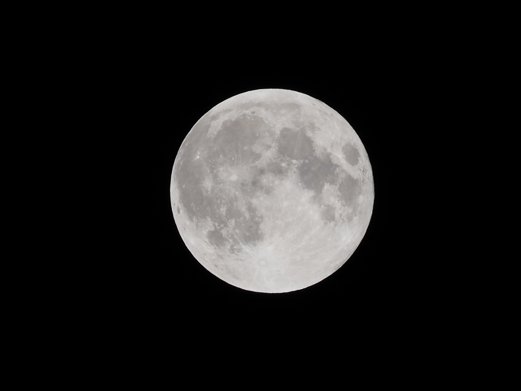 ほぼ皆既月食後満月その１