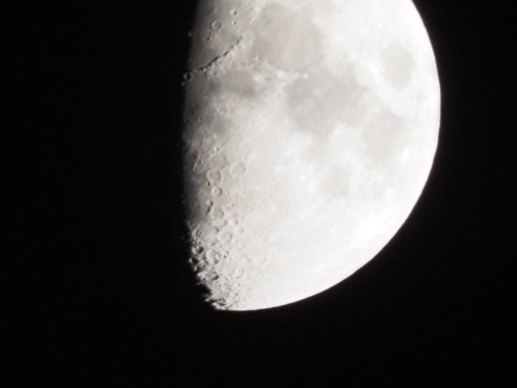 手持ち撮影の月その１（2倍テレコン＋デジタルテレコン２倍）