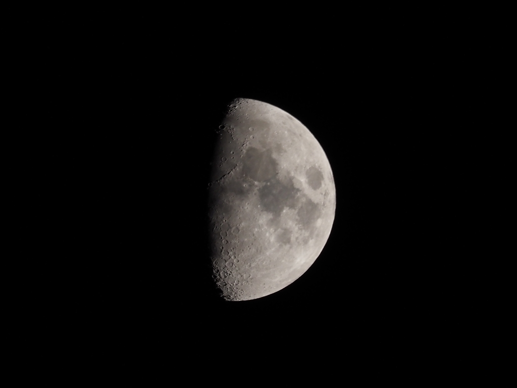 手持ち撮影の月その４（デジタルテレコン２倍）