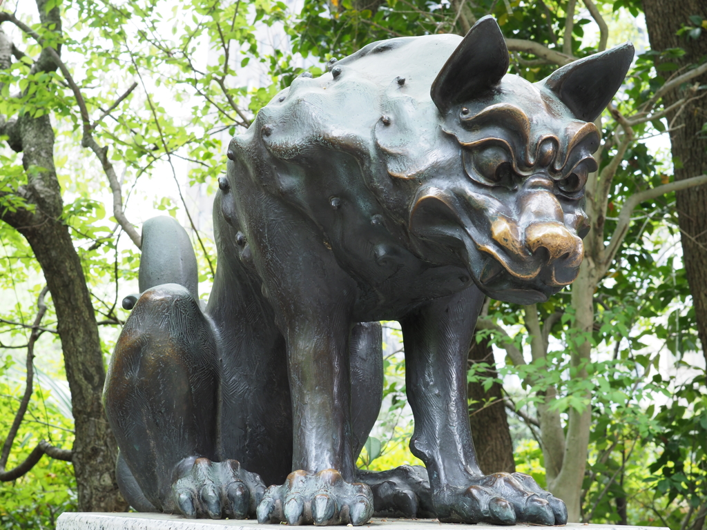 稲毛神社の金属製狛犬２