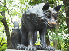 稲毛神社の金属製狛犬２