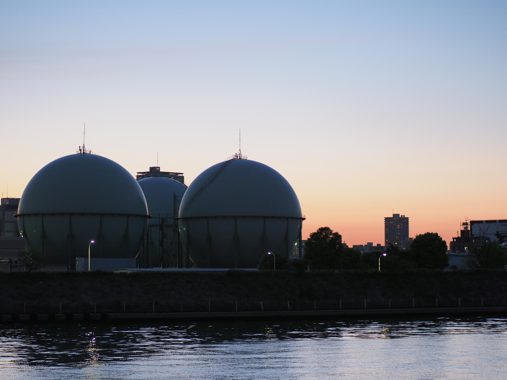 街中のガスタンク