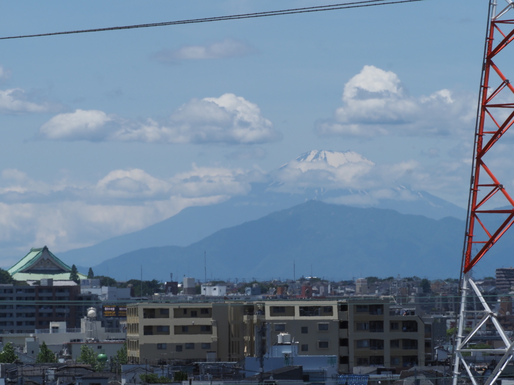 スーパーの屋上から見えた富士山