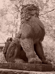 狛犬（反対側）