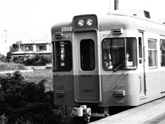 レトロな列車はモノクロで