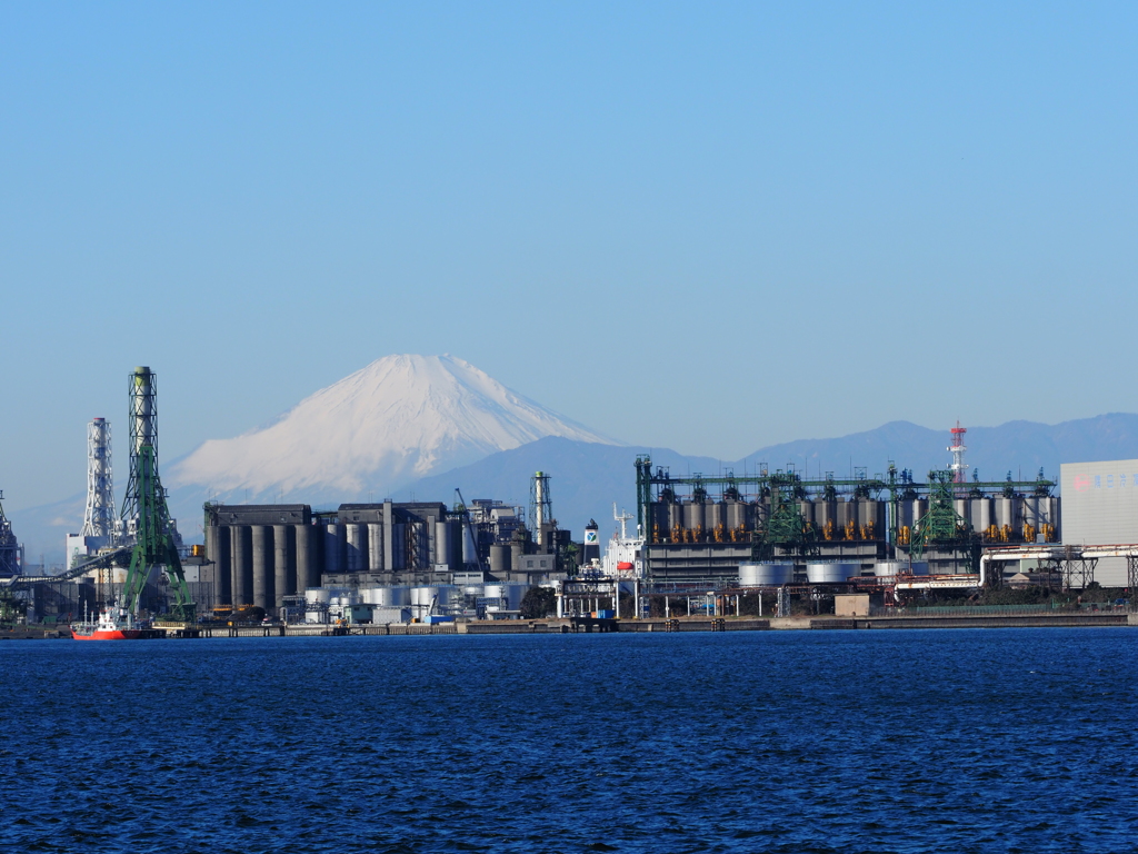岸壁から見た富士山その１