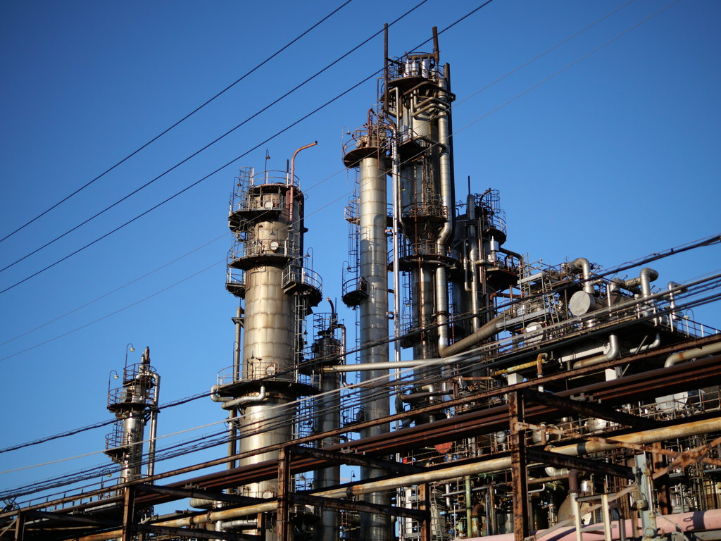 昼間の工場風景