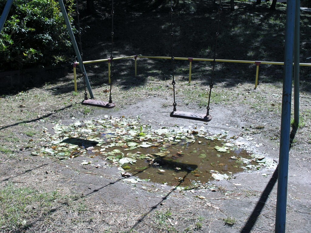 今日は乗りたくないブランコ