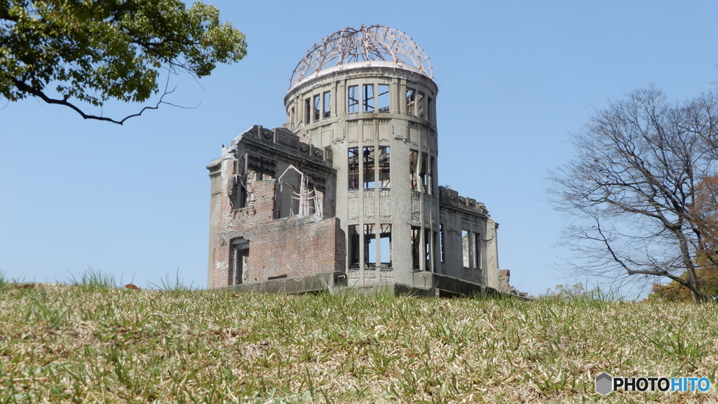 丘の上の原爆ドーム