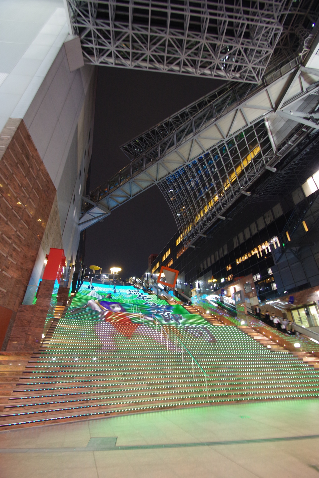 京都駅のライトアップ　端午の節句