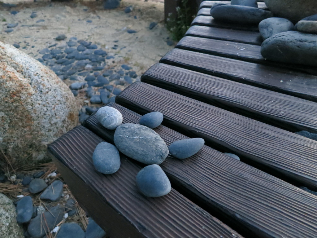 屋久島　いなかが浜　小石遊び
