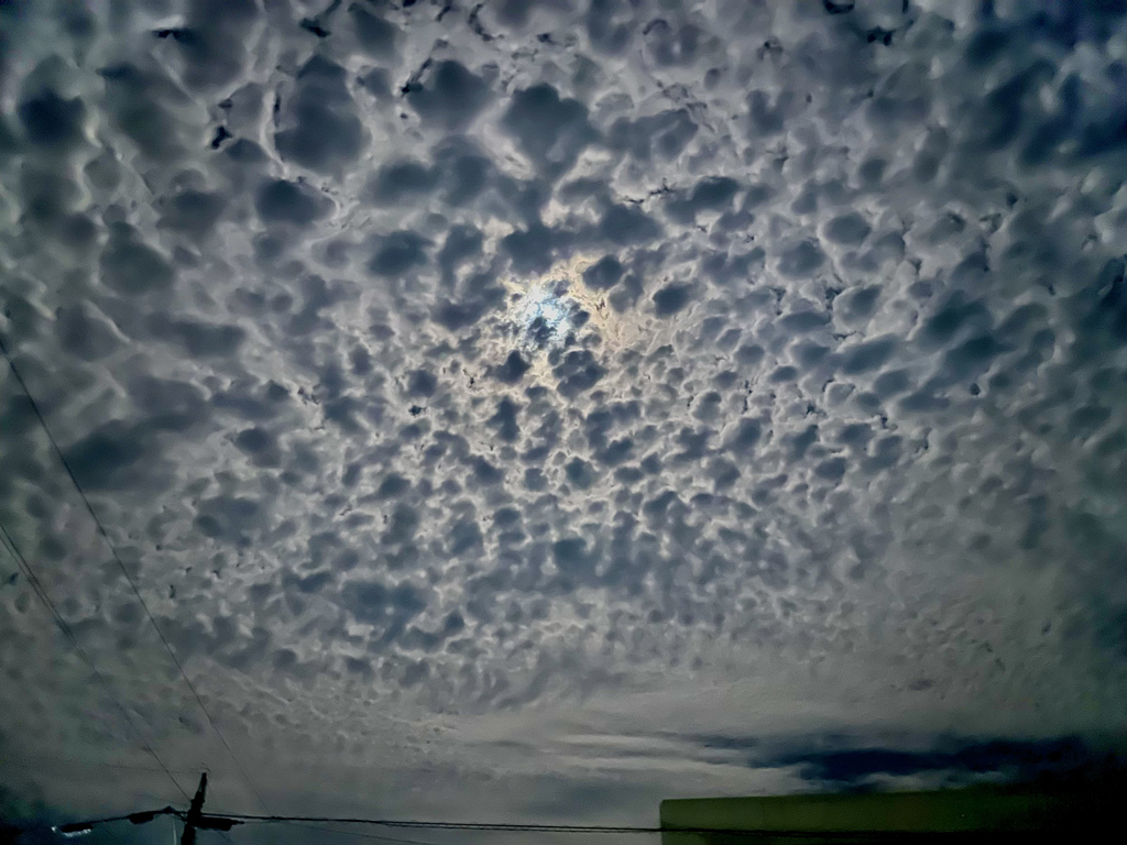 2021/05/23  20時　ナイトモードで空を撮る