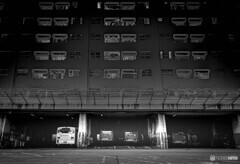 夜のバス駐車場