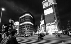 夜の交差点