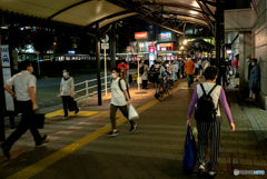 夕刻の駅前