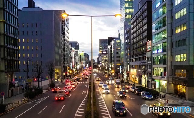 夕暮れの青山通り