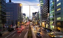 夕暮れの青山通り