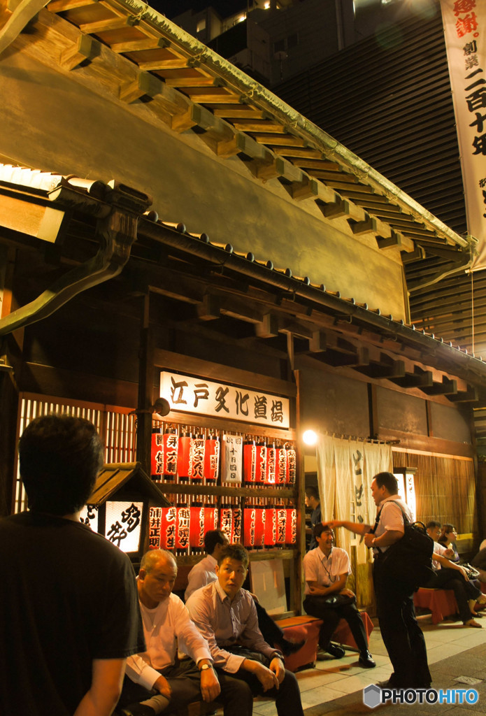 店先で待つ