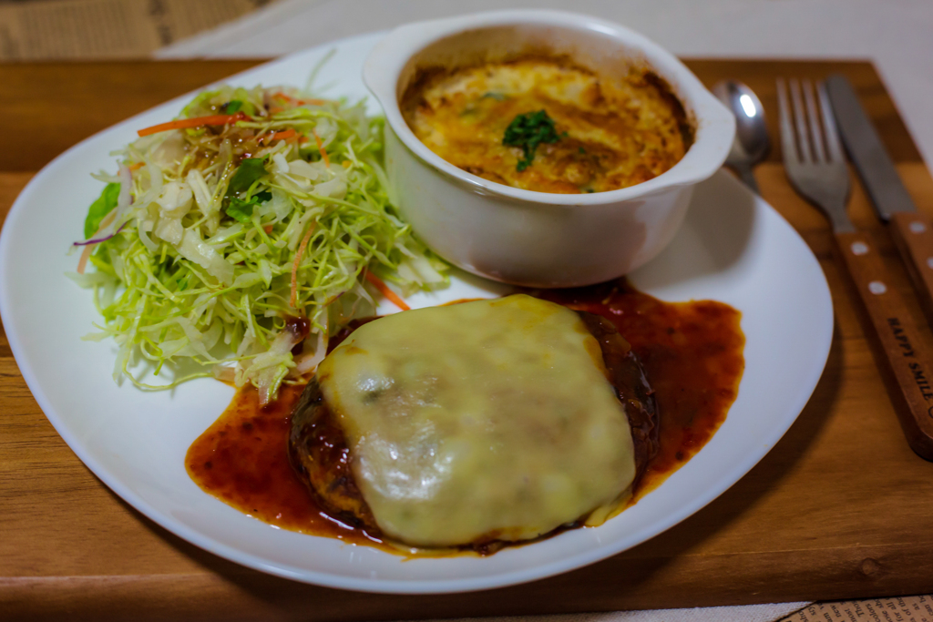 サバ缶豆腐チーズハンバーグ