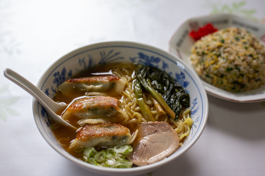 行者ニンニクの餃子ラーメン会津醤油