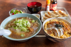 ラーメン、カツ丼、餃子セット