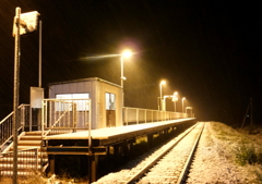 初雪の駅舎