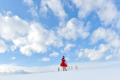 空と雪原とサンタ