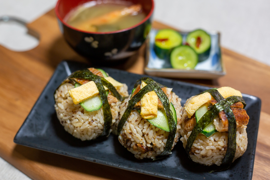 松坂牛のしぐれ煮と鰻炊き込みご飯おにぎりセット