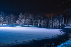 凍る前夜の青い池