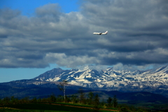 光る大雪山連邦と厚い雲