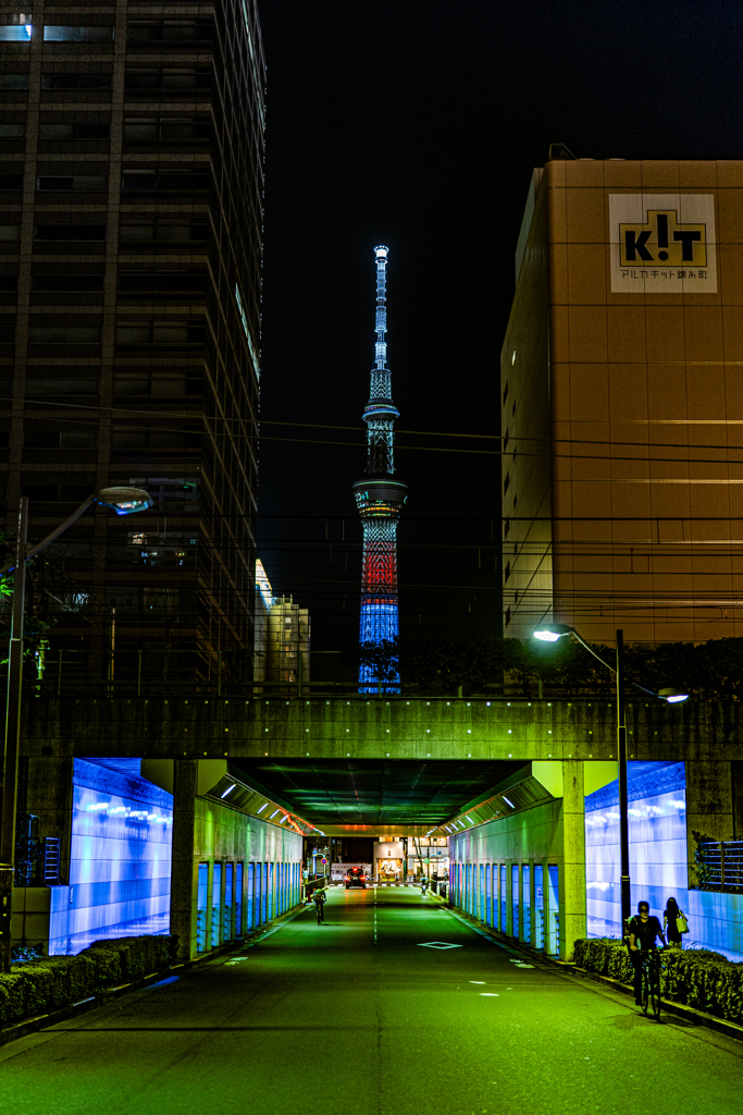 闇夜に