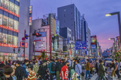 「週末の賑わい」-1