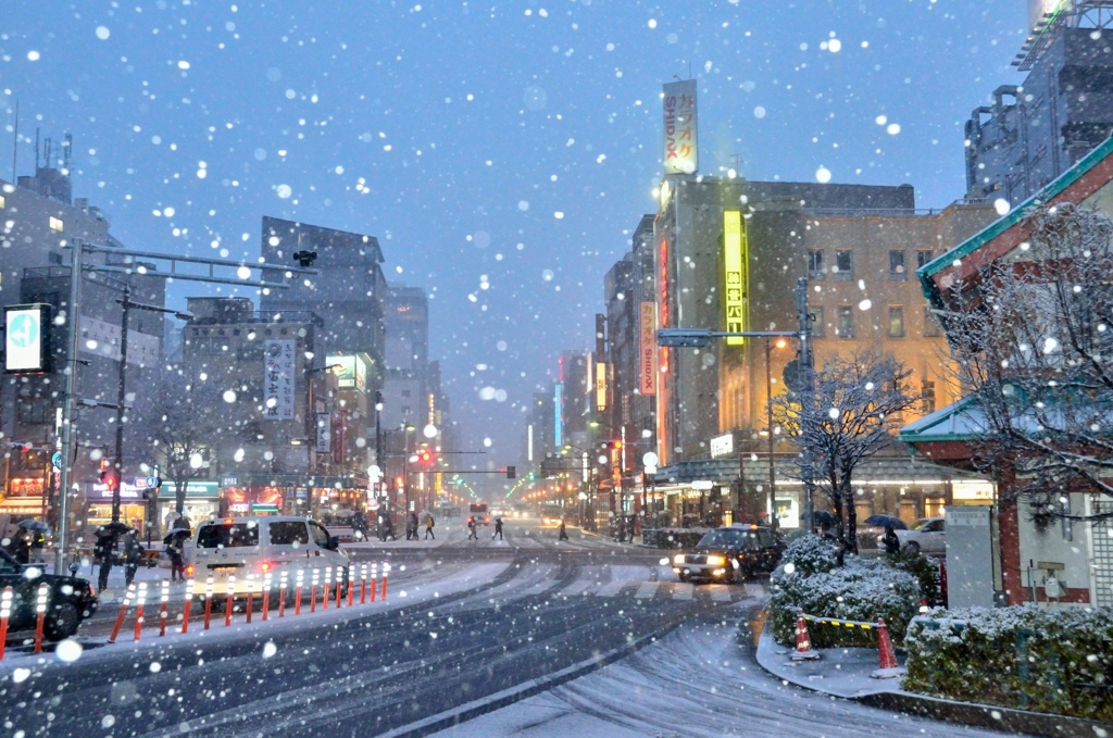 「雪の日の浅草」