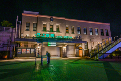 「夜明け前の上野駅」