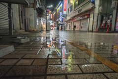 「雨上がりのアメ横」