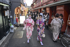 「休日の賑わい」-2