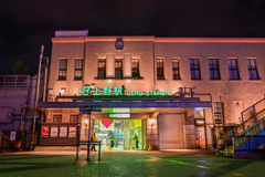 「夜明け前の上野駅」