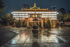 「雨上がりの弁天堂」