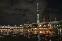 4『「隅田川とうろう流し」の灯り』