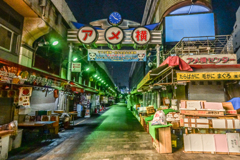 「夜明け前のアメ横」