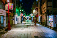 「夜明け前の観音通り」