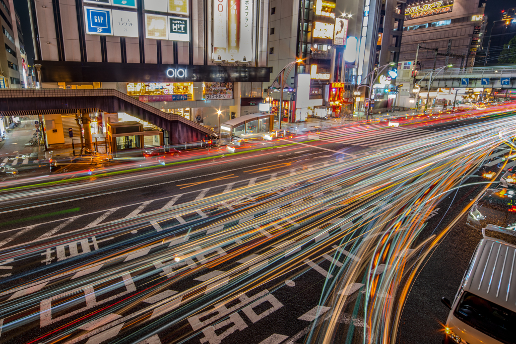 「車の光跡」