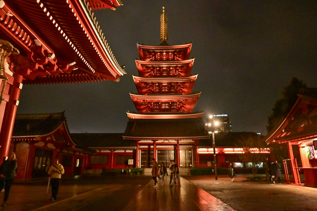 「雨上がりの浅草寺」-2