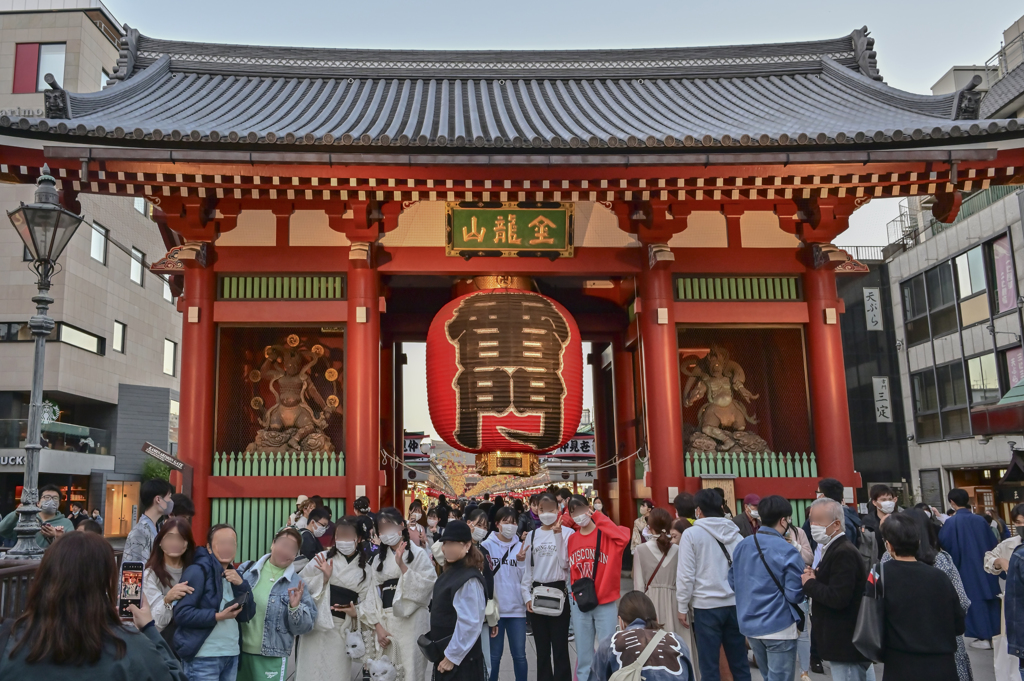 「休日の賑わい」-1