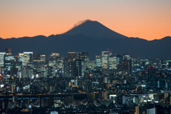 ［２５「東京のビル街と富士山」