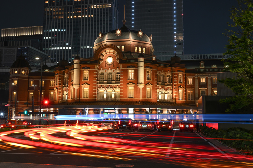 「光跡・東京駅」